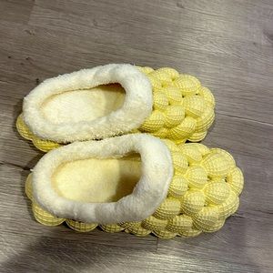 Cream bubble cushion slippers